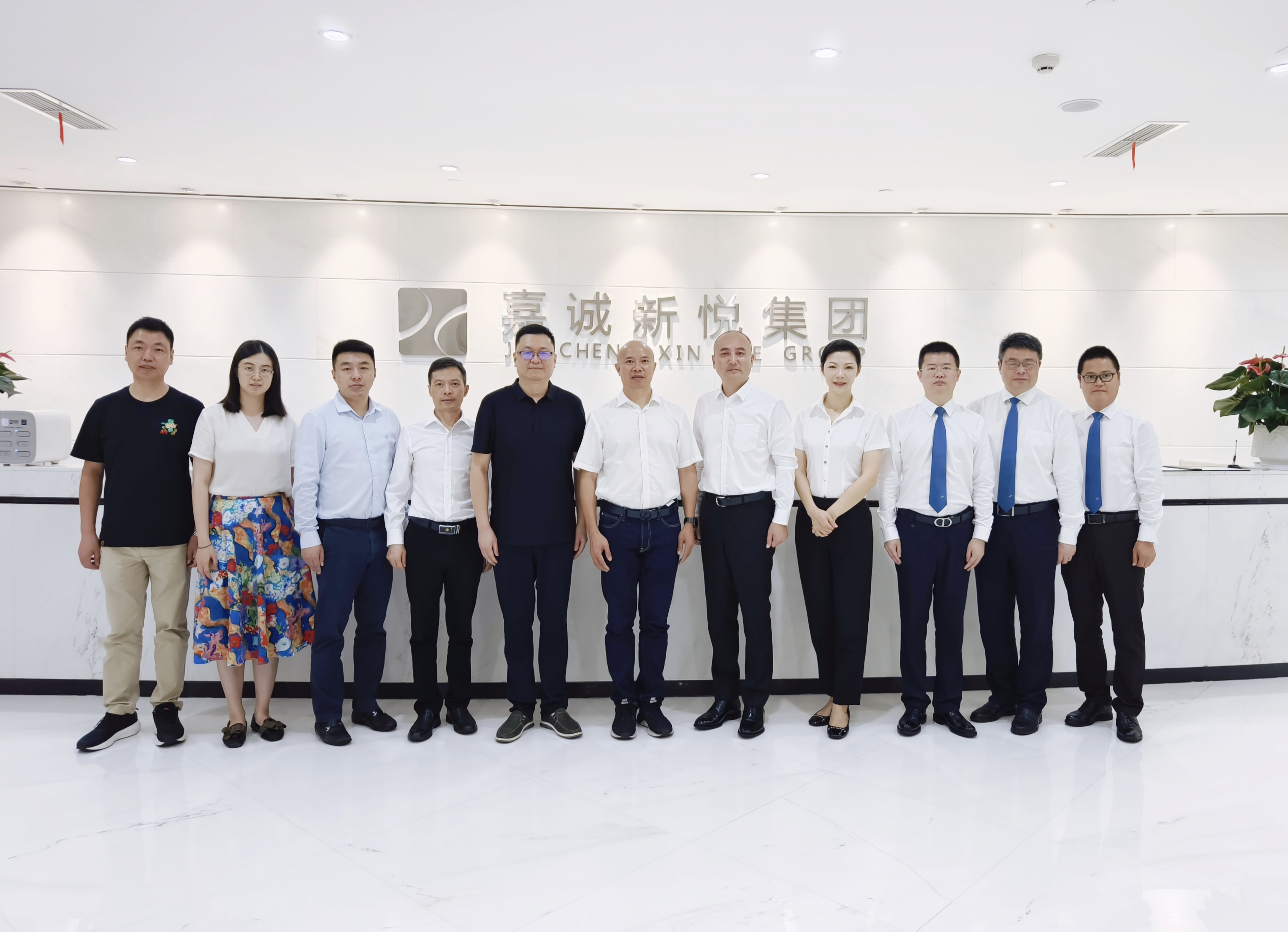 f4a2d640-e5a9-4085-8d3b-da4ba2f40923 f4a2d640-e5a9-4085-8d3b-da4ba2f40923